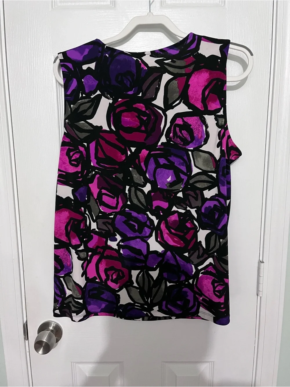 Kasper Floral Sleeveless Camisole in Purple and Fuchsia - Picture 7 of 8